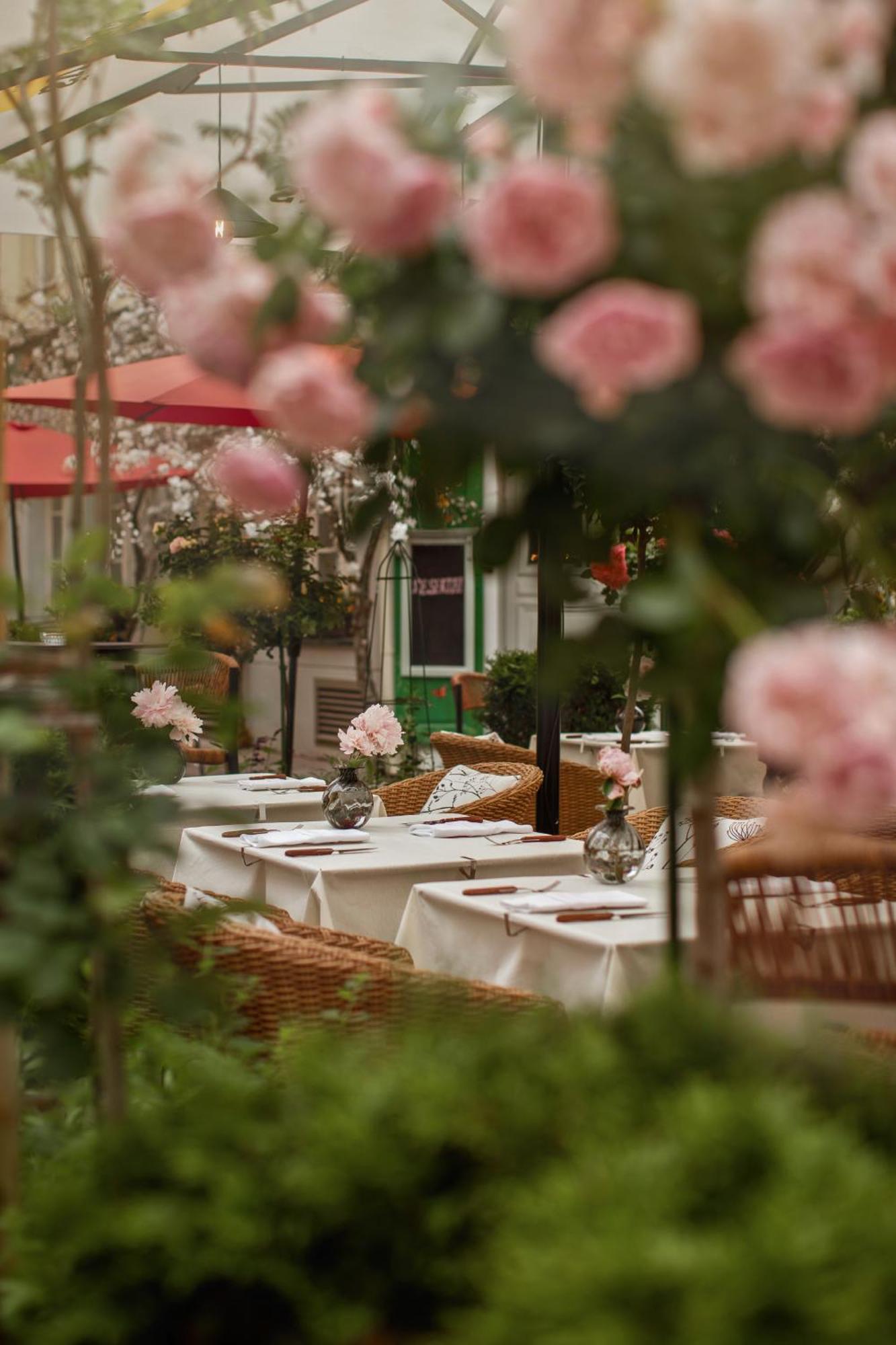 Stikliai Hotel - Relais & Chateaux Vilna Exterior foto The restaurant's garden