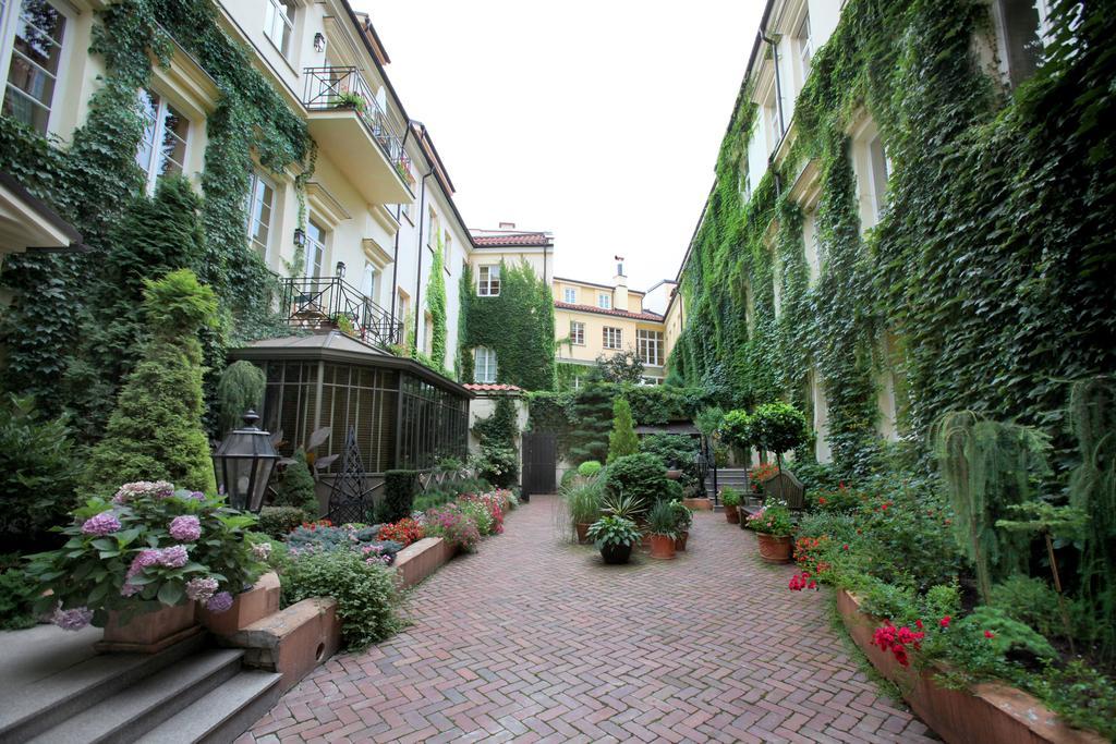 Stikliai Hotel - Relais & Chateaux Vilna Exterior foto The courtyard of the hotel