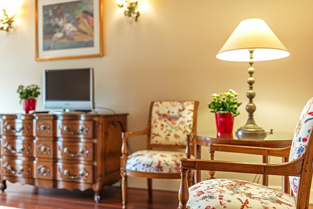 Stikliai Hotel - Relais & Chateaux Vilna Exterior foto A table lamp